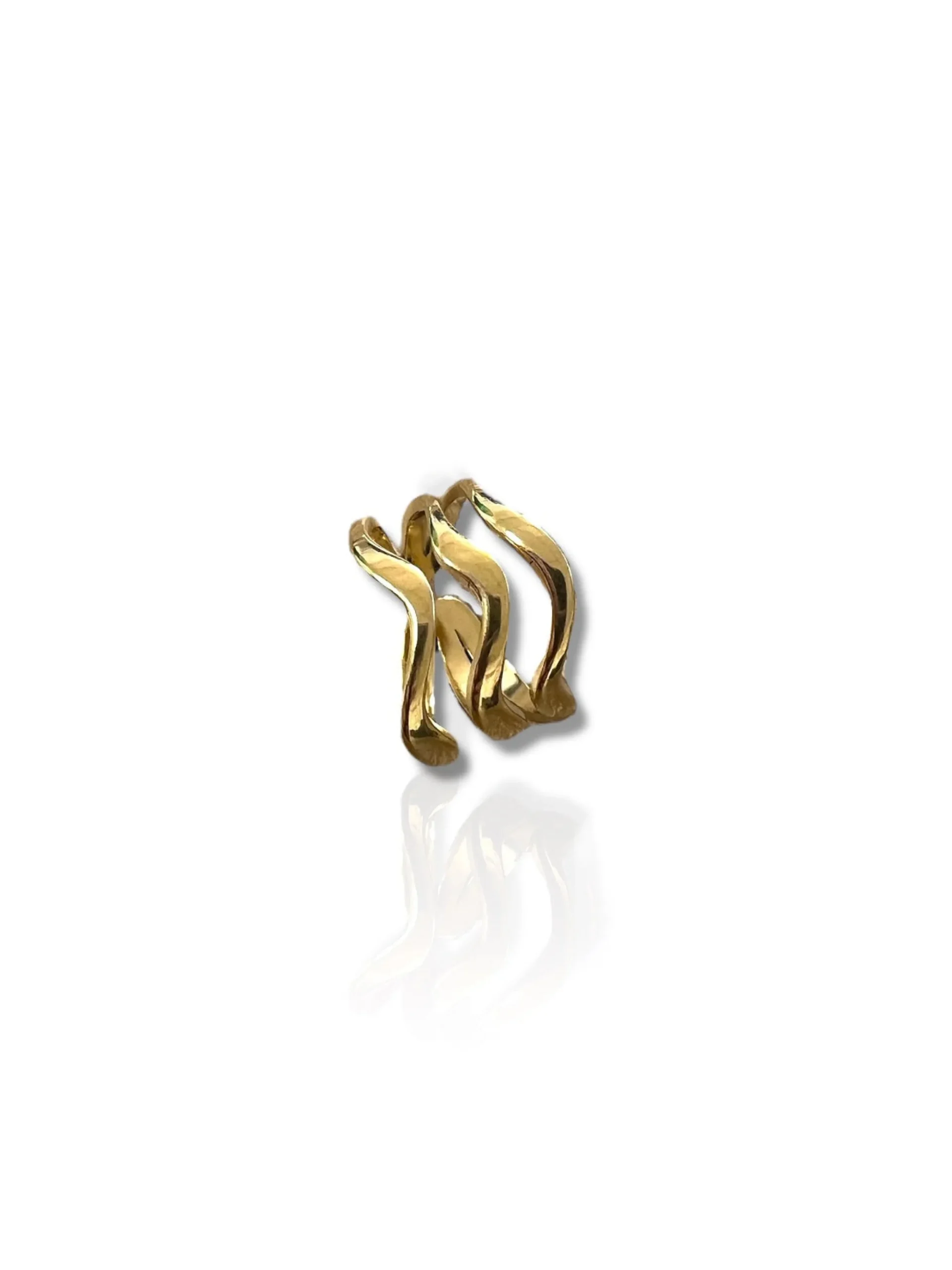 Anillo ondulado dorado