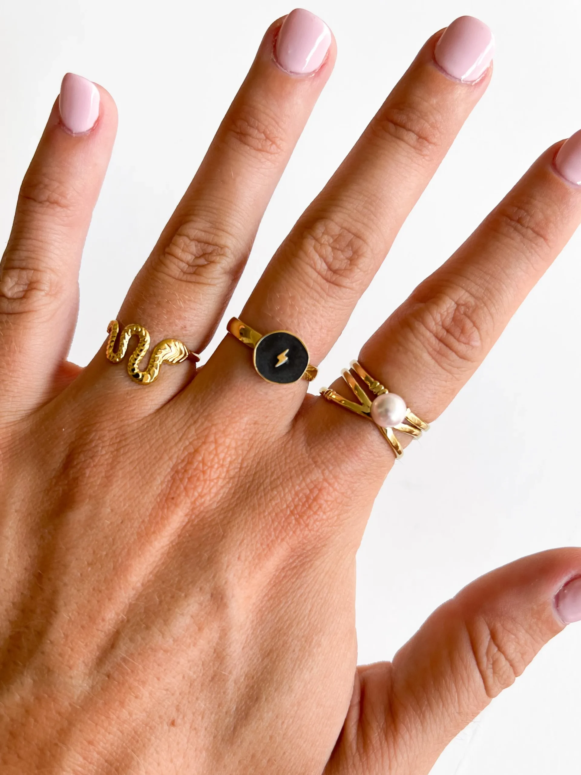 Anillo rayo negro dorado