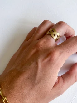 Anillo trenzado dorado