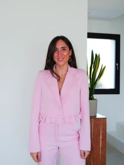 Blazer crop detalle lazo rosa