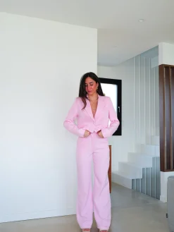 Blazer crop detalle lazo rosa