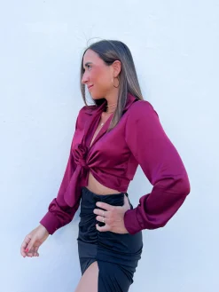 Blusa lazada raso burdeos