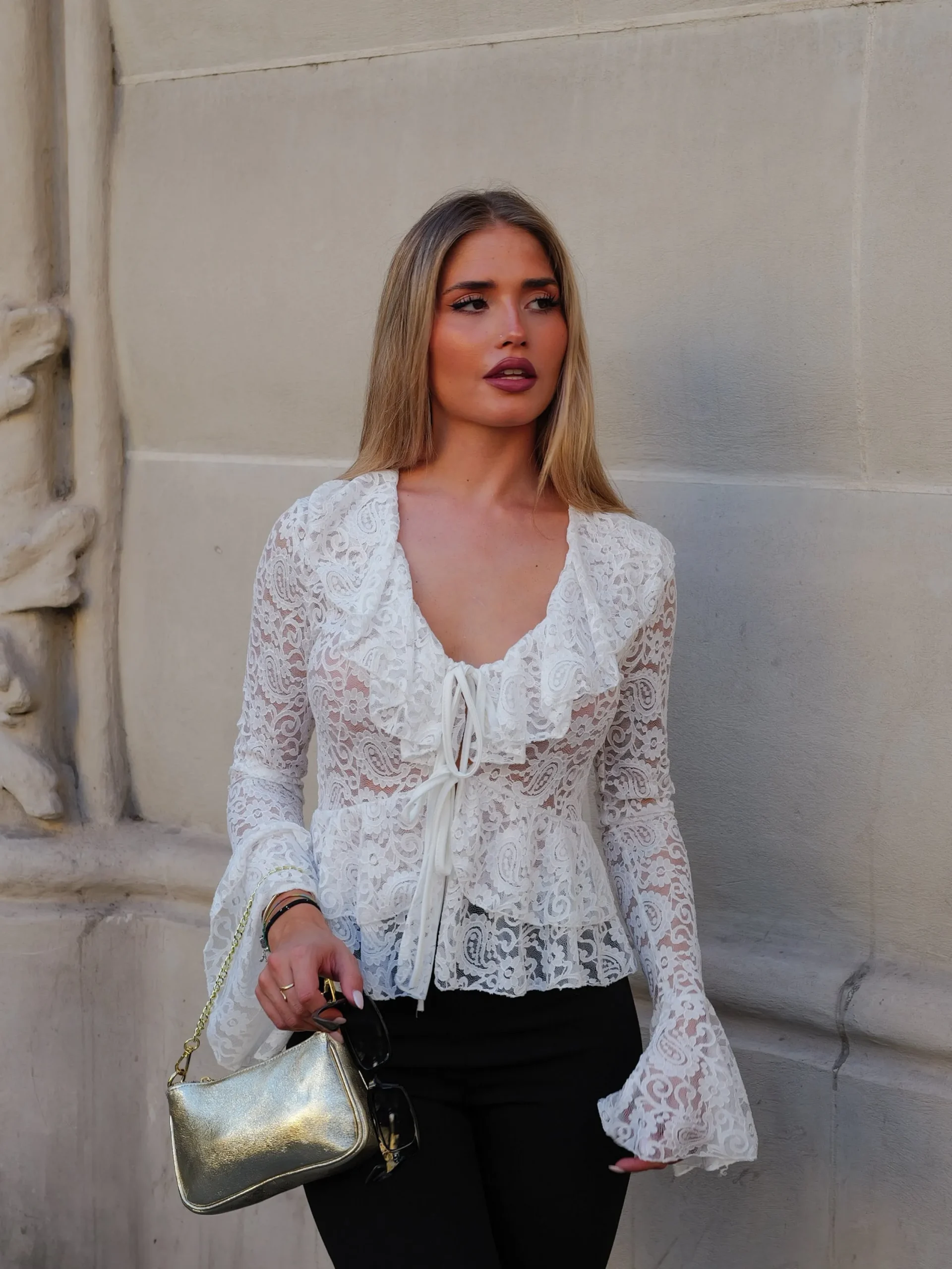 Blusa volantes encaje blanco