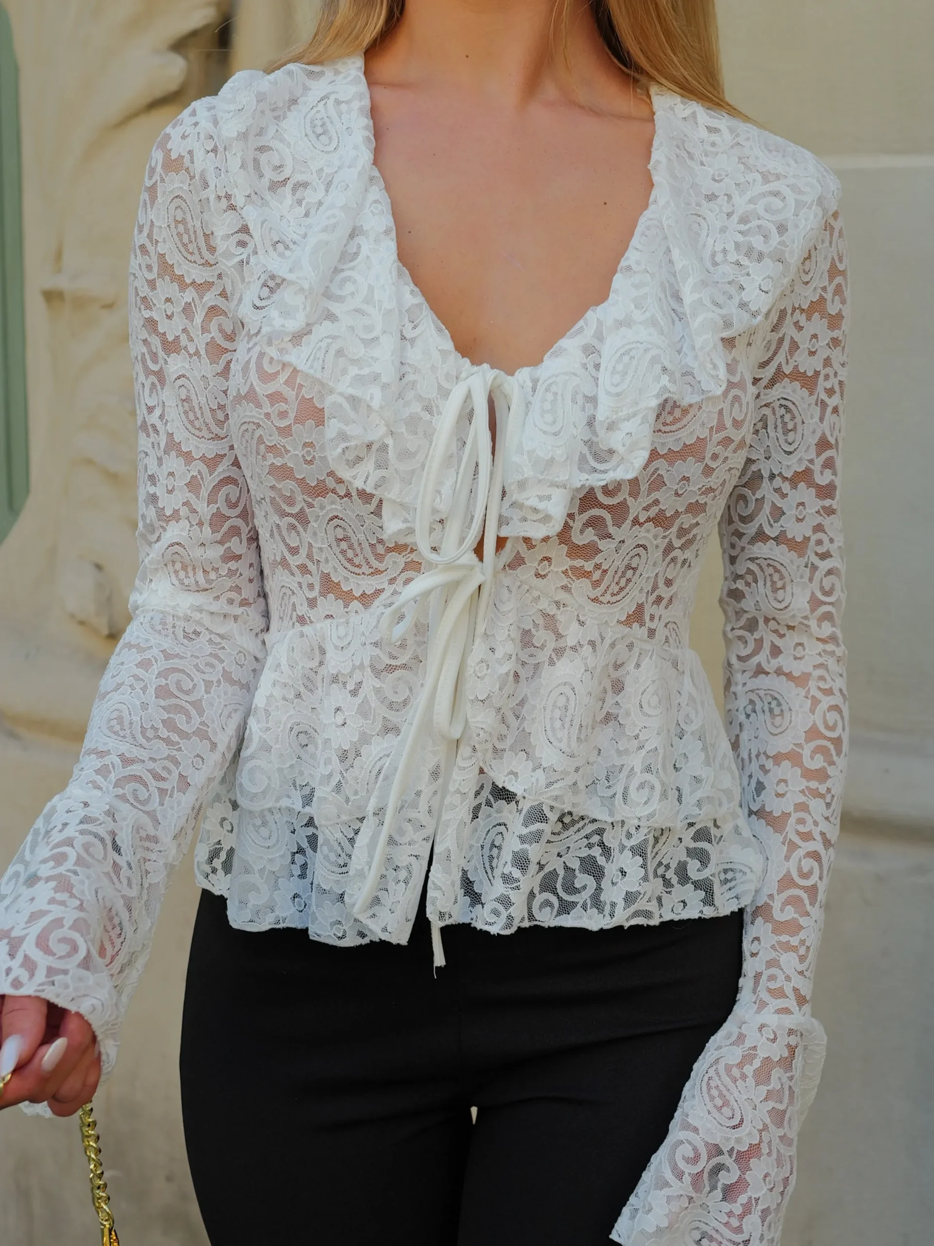 Blusa volantes encaje blanco