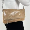Bolso piel cadenas brillo beige