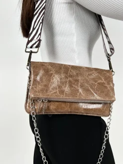 Bolso piel cadenas brillo marron