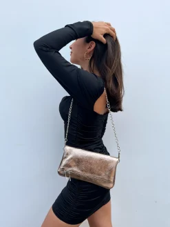 Bolso piel cadenas bronce