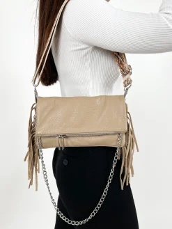 Bolso piel cadenas flecos cafe
