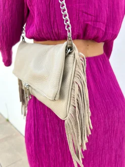 Bolso piel cadenas flecos crema