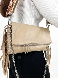 Bolso piel cadenas flecos cafe