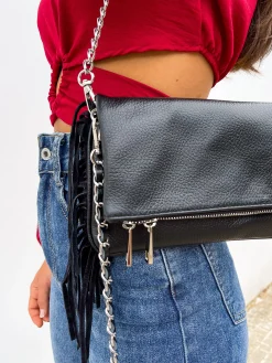 Bolso piel cadenas flecos negro