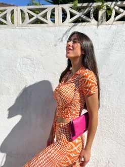 Bolso piel cadenas fucsia