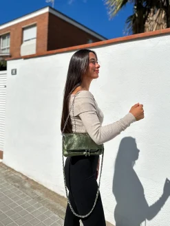 Bolso piel cadenas metalizado caqui
