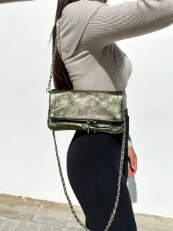Bolso piel cadenas metalizado caqui