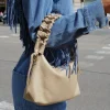 Bolso piel hombro rizo beige