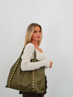 Bolso tachas brillo verde