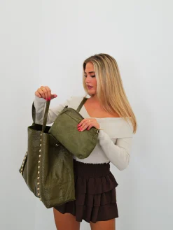 Bolso tachas brillo verde