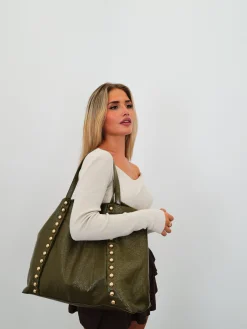 Bolso tachas brillo verde