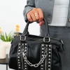 Bolso tachuelas vegano negro
