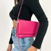 Bolso vegano cadenas fucsia