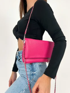 Bolso vegano cadenas fucsia