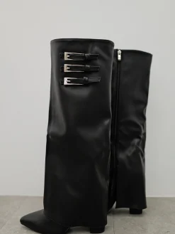 Bota tacón lisa hebillas negra