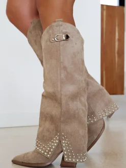 Bota tacón solapa ante beige