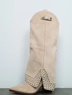Bota tacón solapa ante marfil