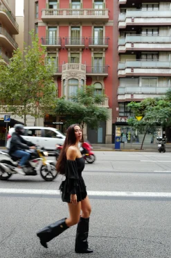 Bota tacón solapa detalle negra