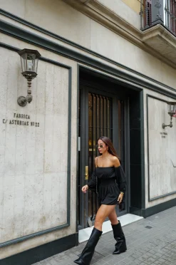 Bota tacón solapa detalle negra