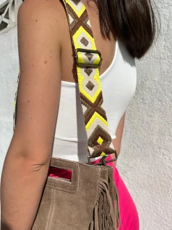 Cadena etnica marrón