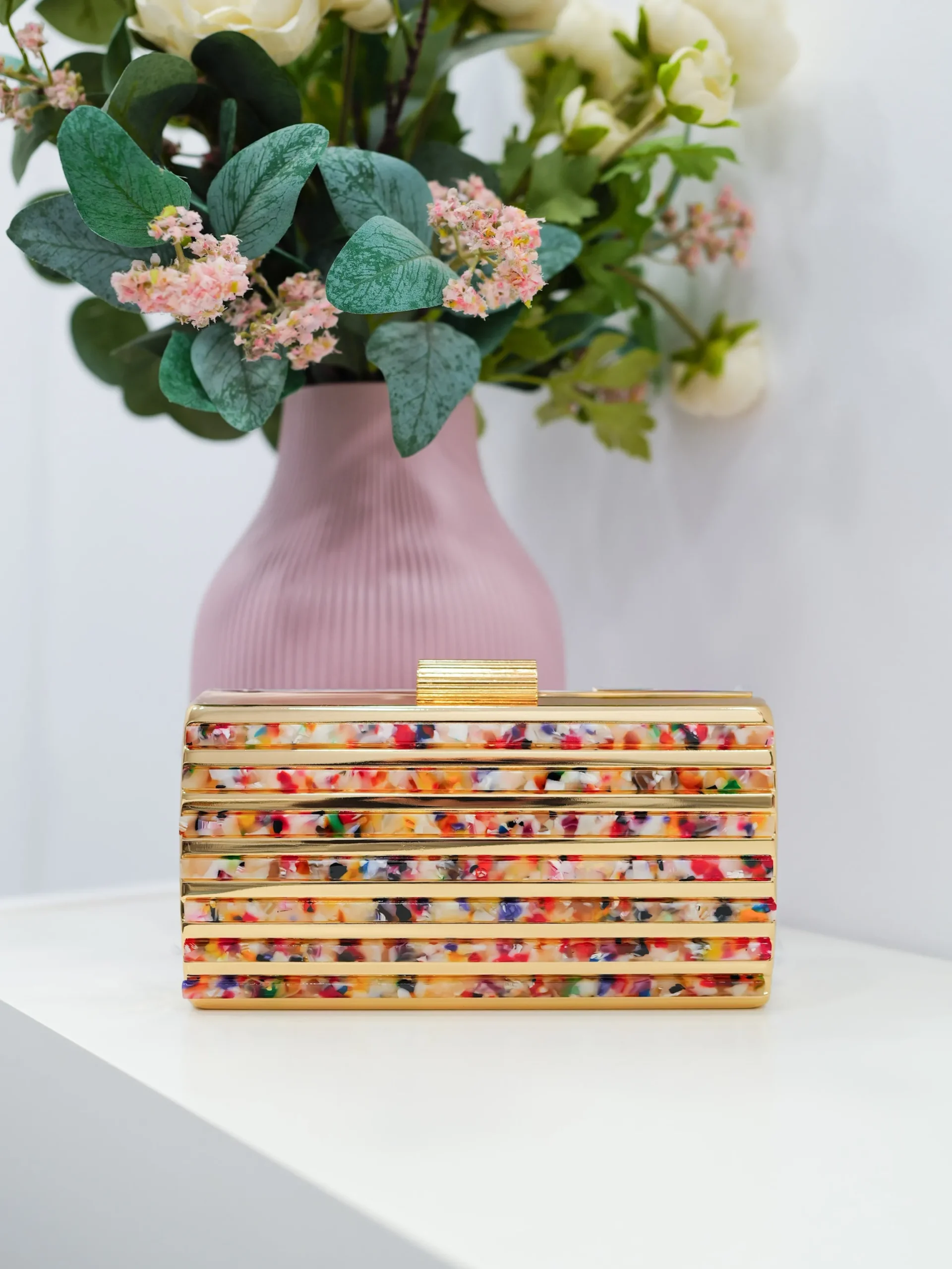 Clutch bandas colores dorado