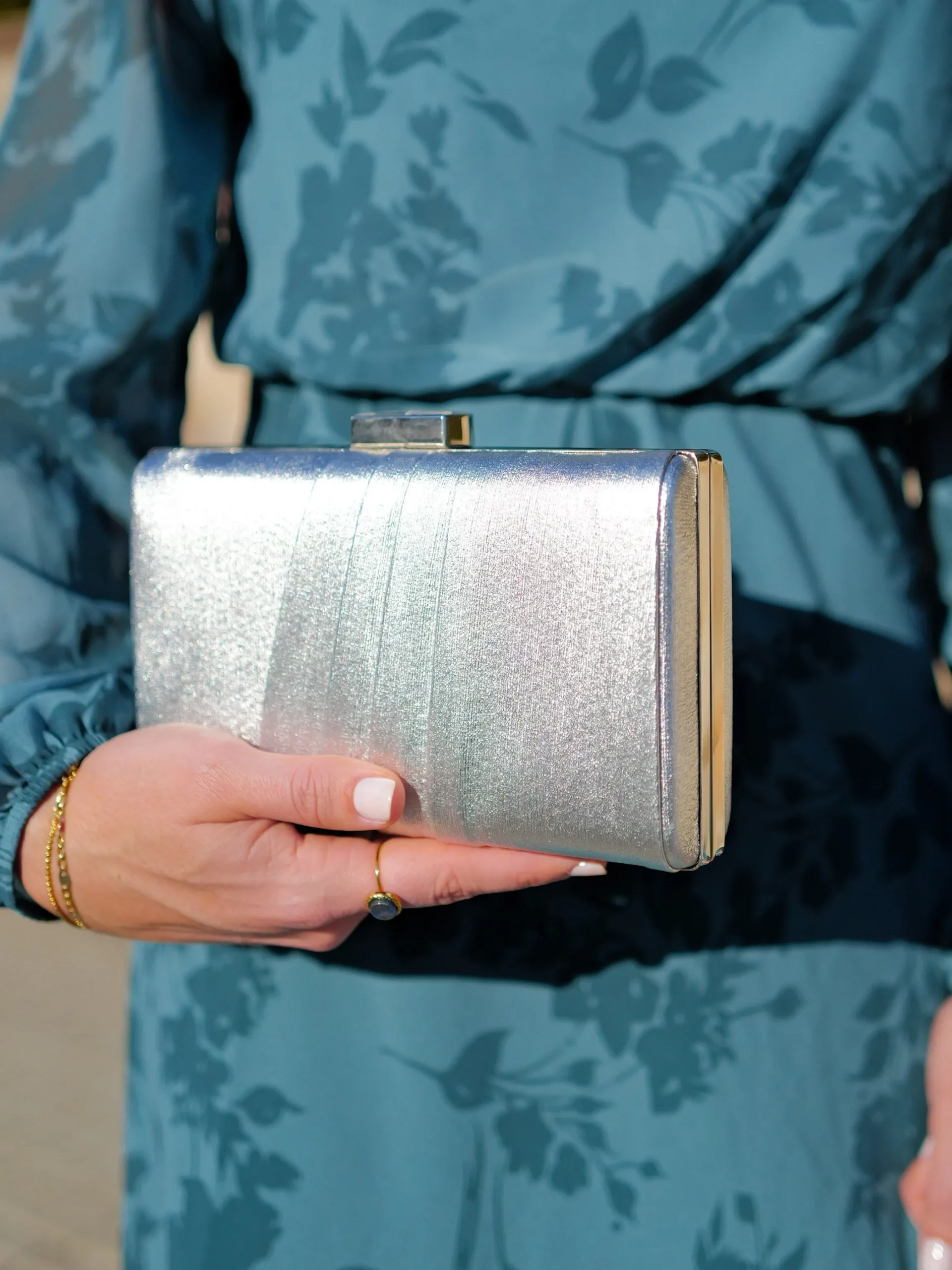 Clutch bandas plateado