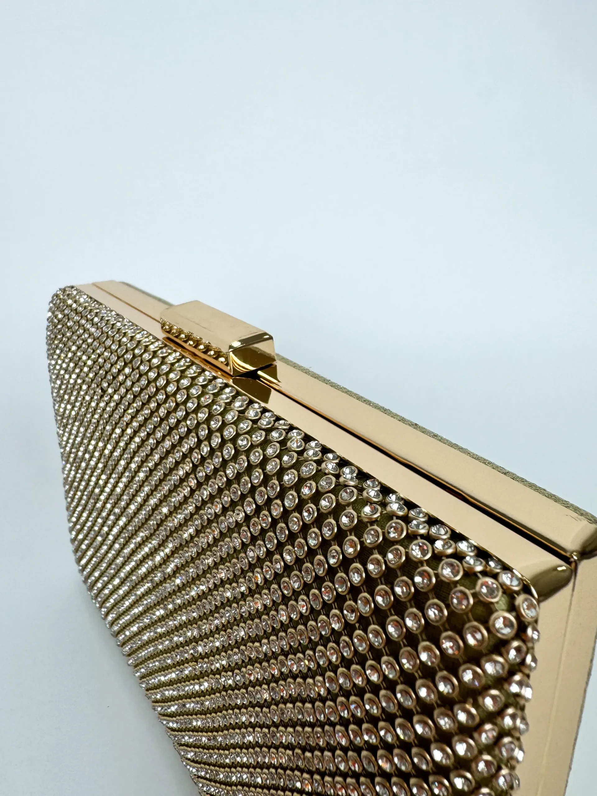 Clutch brillos dorado efecto