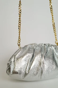 Clutch piel bombonera plateado