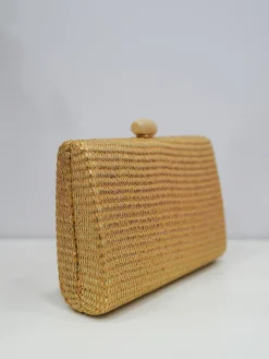 Clutch rafia dorado