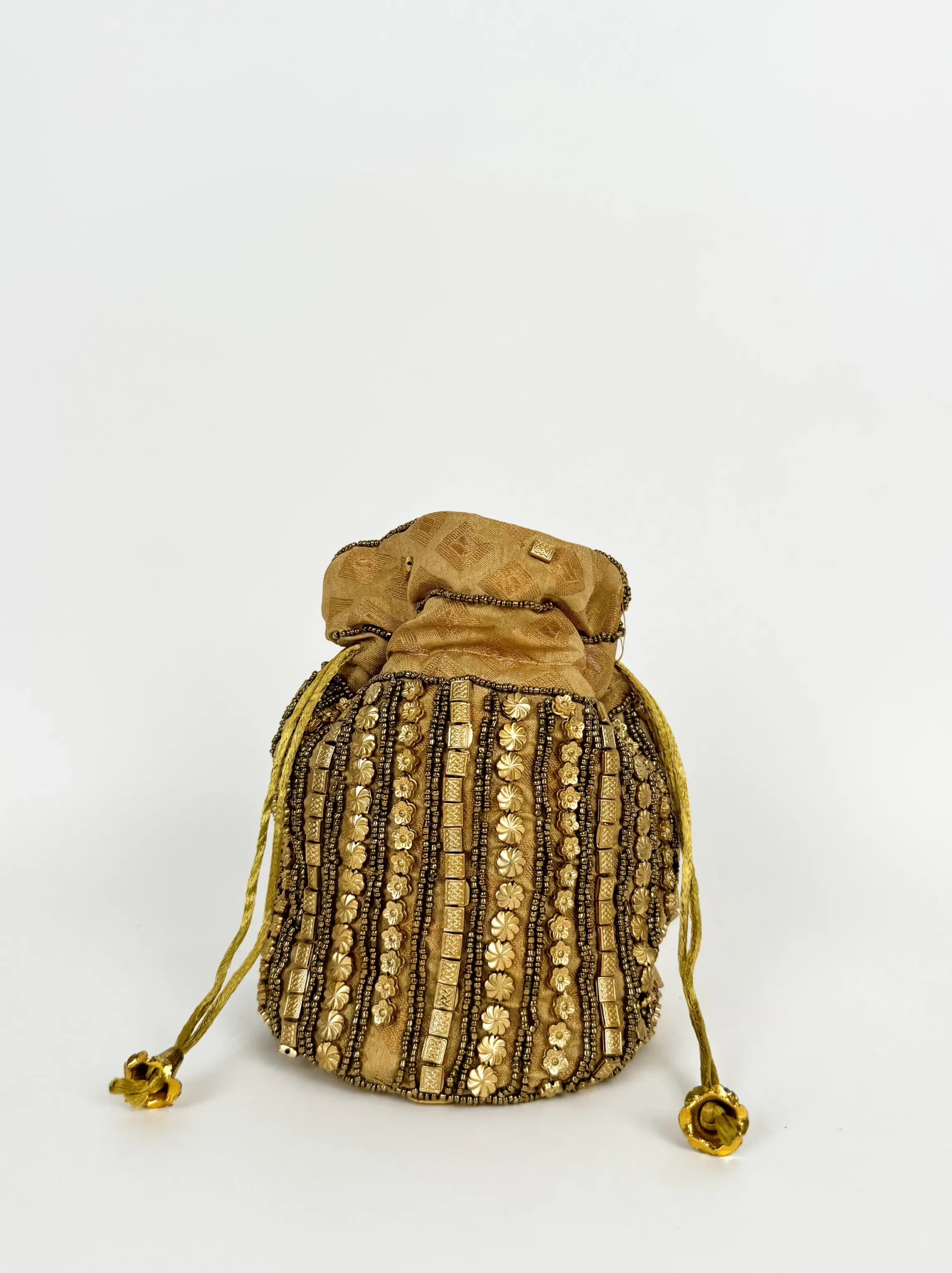 Clutch saco adornos dorado