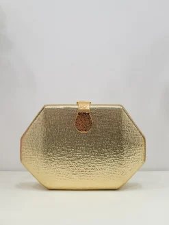 Clutch textura cierre dorado