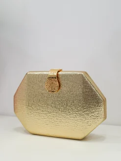 Clutch textura cierre dorado
