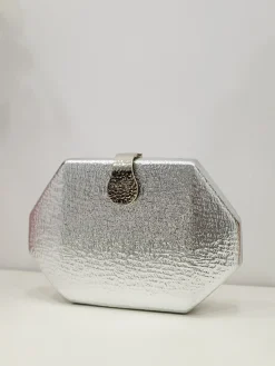 Clutch textura cierre plateado