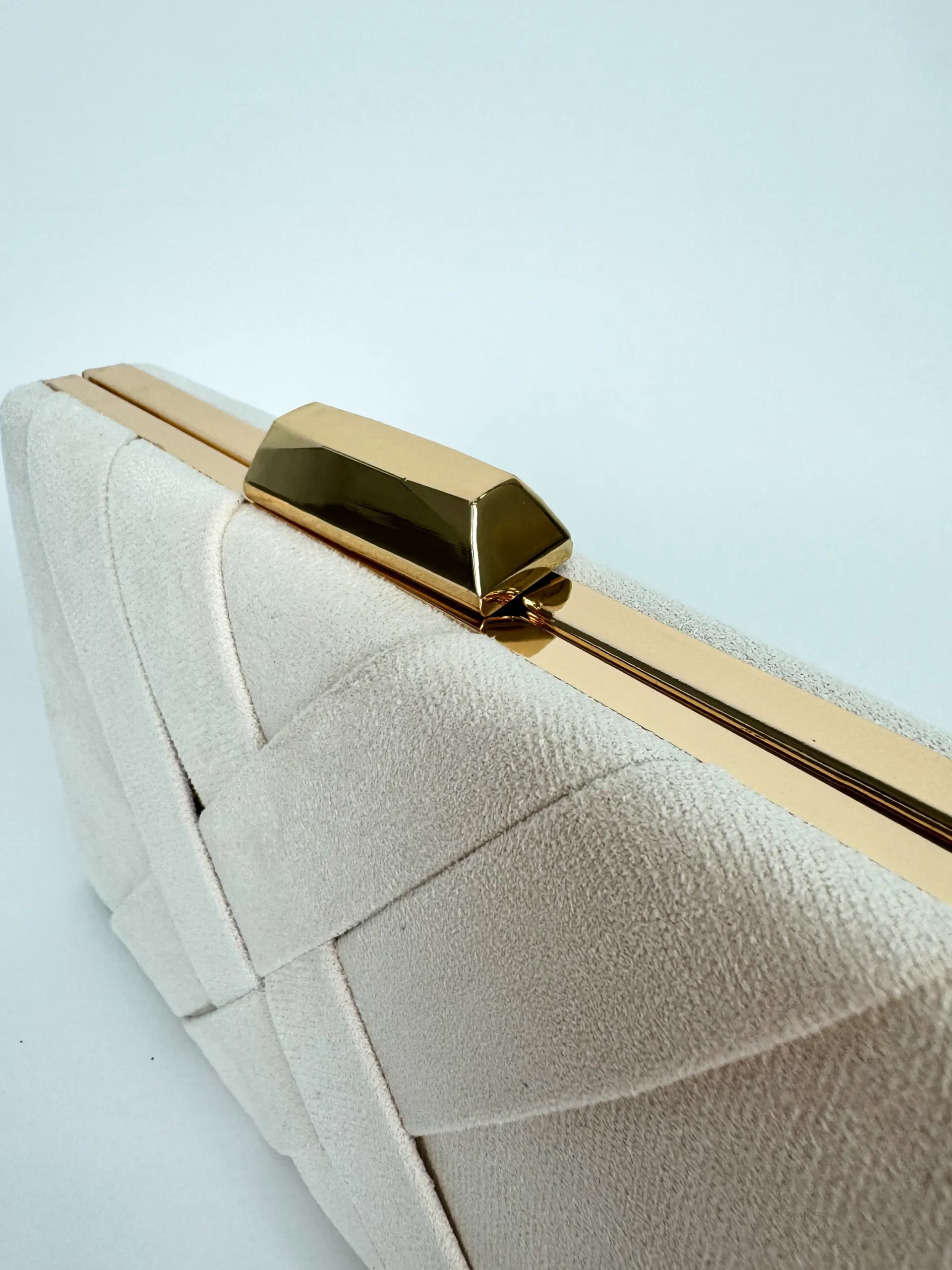 Clutch trenzado beige