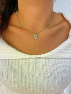 Collar fino medalla ojo plateado