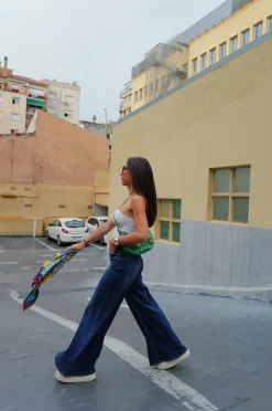 Jeans campana tiro alto marino