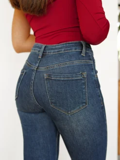 Jeans tiro bajo flecos