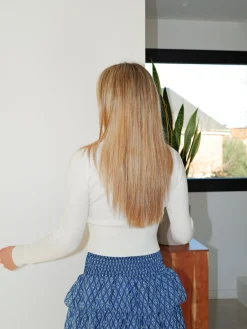 Jersey crop cuello alto blanco