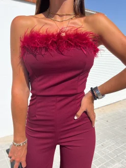 Mono largo plumas burdeos