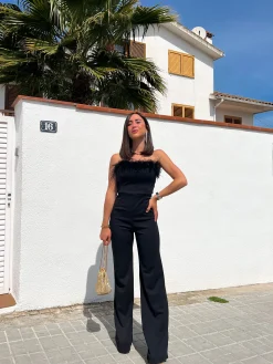 Mono largo plumas negro
