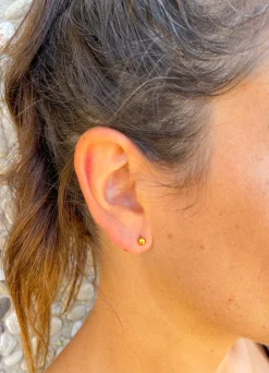 Pendientes bolita dorada