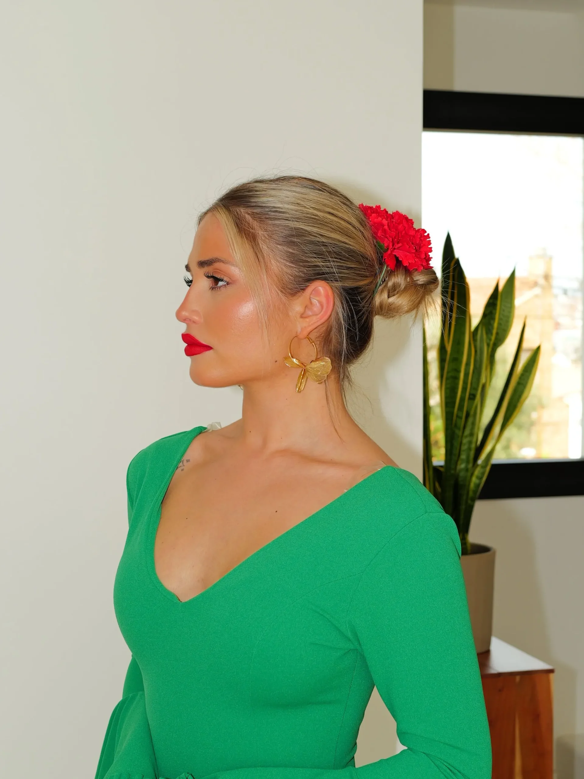 Pendientes de aros con flores dorados
