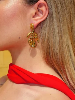 Pendientes hojas doradas